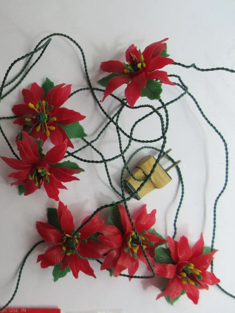Santa’s World Kurt Adler 10 Miniature Italian Plastic Poinsettia String Lights